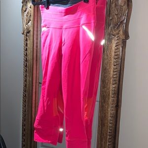 Athleta bright red capris